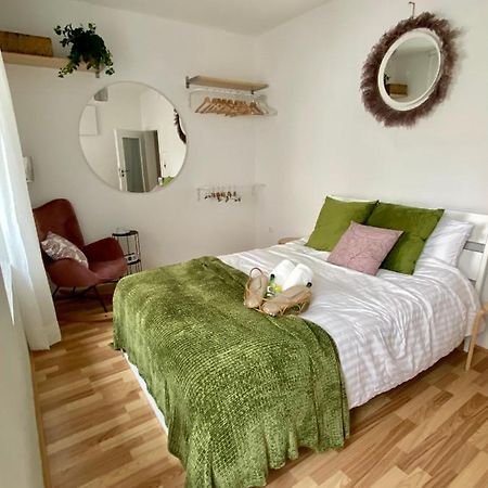 Stay In Aux, Feel At Home ! 2 Room Apartment Central Incl All You Need For 4 Person, 24H Check In, Pkw Parking Only Augsburg Exteriör bild