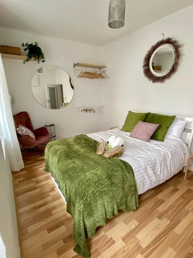 Stay In Aux, Feel At Home ! 2 Room Apartment Central Incl All You Need For 4 Person, 24H Check In, Pkw Parking Only Augsburg Exteriör bild